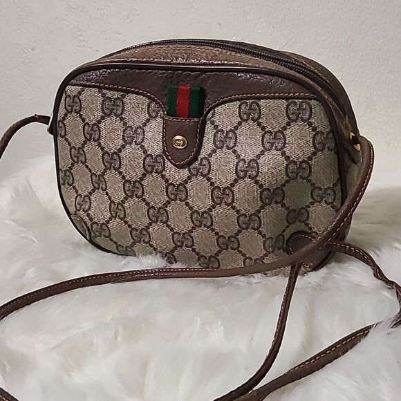 💯 Authentic Gucci Crossbody with cherryline 🍀 - Picture 1 of 15